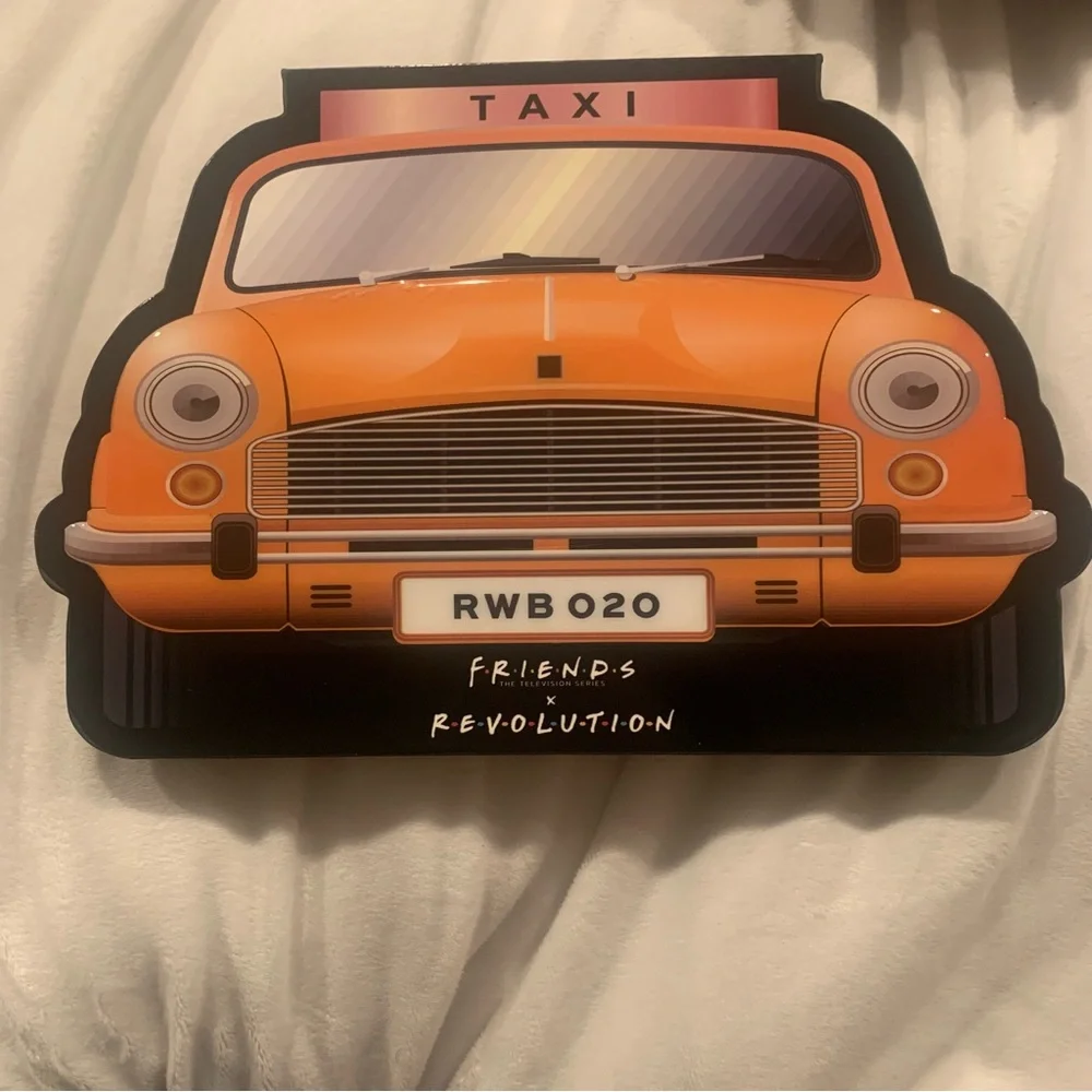 Makeup Revolution X Friends Take a Drive Shadow Palette